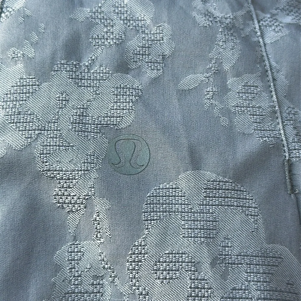 Lululemon Athletica Full Zip Run: Travel to Track Jacket in Fossil Size 6